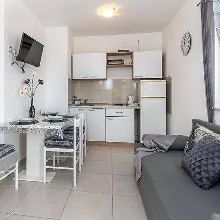 Apartment Alenka - Happy