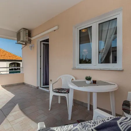 Apartment Alenka - Happy
